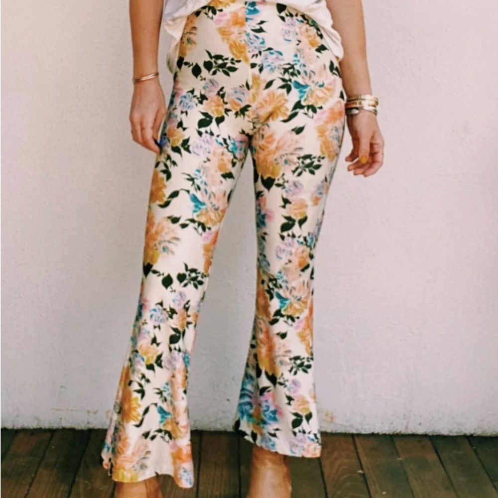 Novella Royale Iris Bells- golden motley